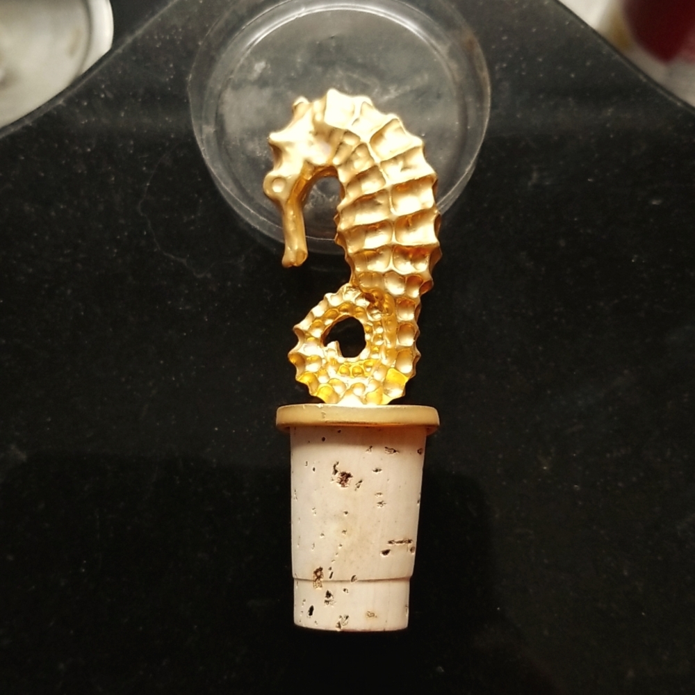 NEW NEVER USED - GOLD METAL SEAHORSE STOPPER